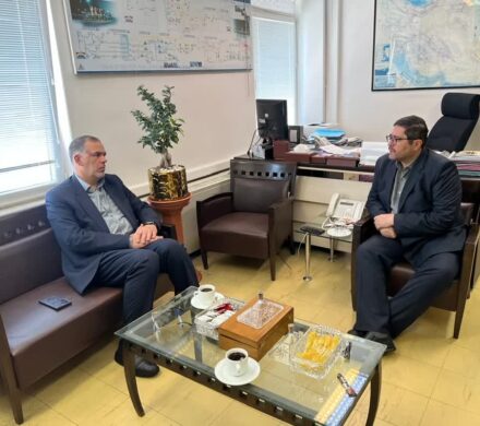 دیدار سید محسن موسوی‌زاده با مدیر نظارت بر طرح های عمرانی مناطق نفتخیز ؛  پیگیری ویژه برای تجهیز مرکز بهداشتی صدرالسادات و پروژه‌های عمرانی حمیدیه