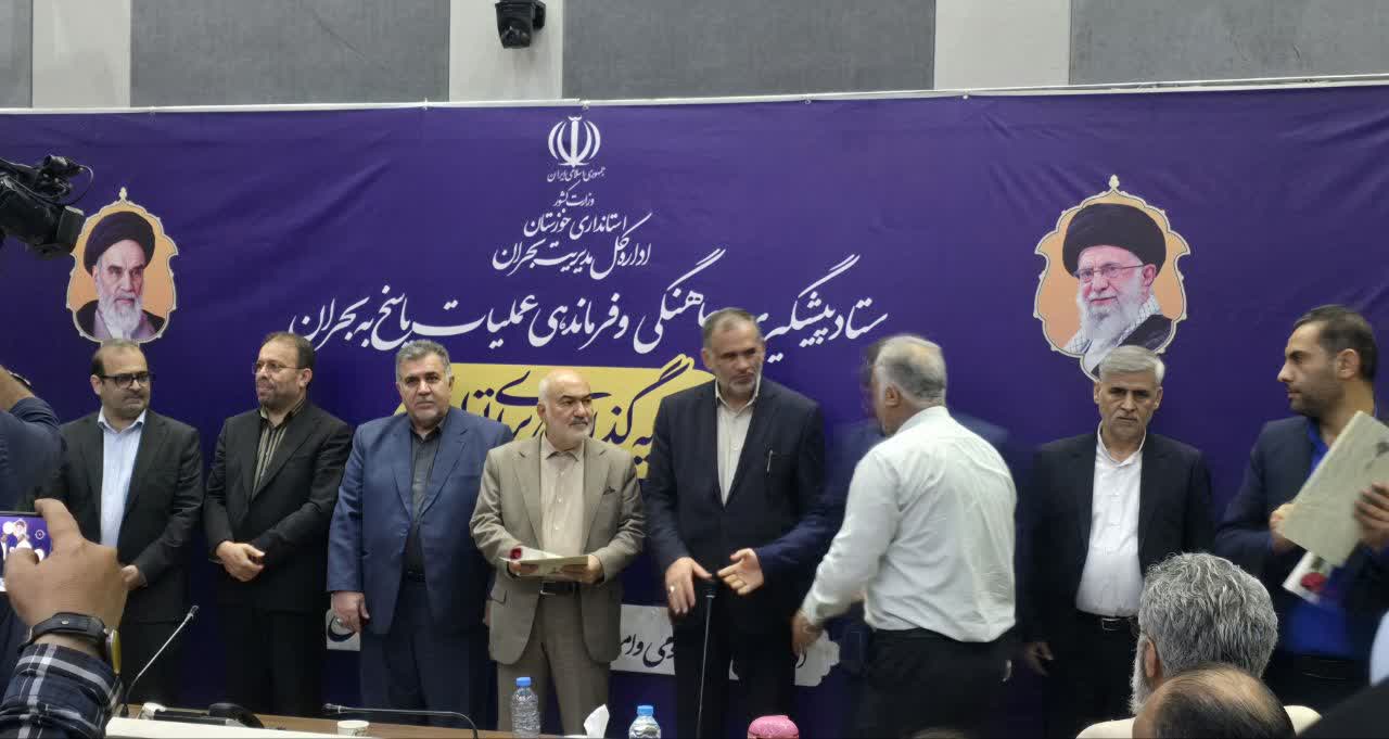 به مناسبت بزرگداشت مقام کارگر، هفته کار و کارگر و بسیج کارگری، با حضور سید محسن موسوی زاده از کارگران نمونه تقدیر شد