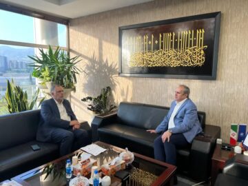 دیدار سید محسن موسوی‌زاده با معاون وزیر راه و مدیر عامل شرکت فرودگاه‌های کشور؛ تأکید بر توسعه خدمات و ناوگان هوایی فرودگاه اهواز