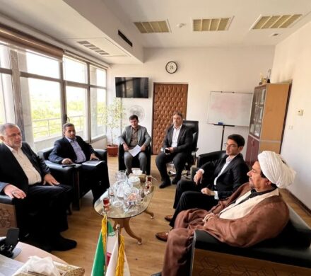 در نشست سید محسن موسوی‌زاده با معاون سازمان شهرداری و دهیاری های کشور تصمیم گیری شد: تقویت شهرداری حمیدیه از طریق تامین کمک های بلاعوض مالی/ تاکید بر کمک به مناطق محروم حوزه انتخابیه