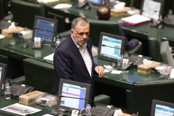 ۱۳ آبان ماه، صحن مجلس شورای اسلامی  هفت تذکر کتبی سید محسن موسوی زاده نماینده مردم اهواز، باوی، حمیدیه و کارون به رئیس جمهور و وزرای کابینه