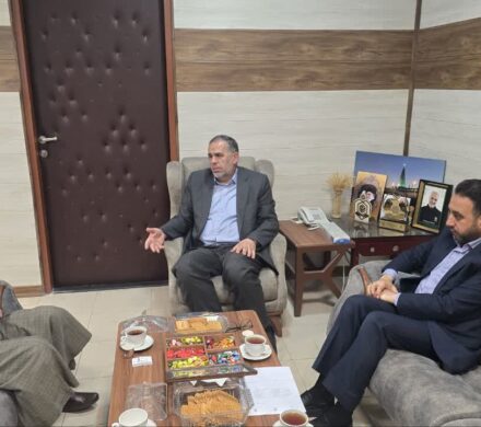 در نشست مشترک سید محسن موسوی زاده، مدیر کل اوقاف و امور خیریه و فرماندار حمیدیه بررسی شد: استفاده از ظرفیت اوقاف و امور خیریه جهت ایجاد اشتغال جوانان شهرستان