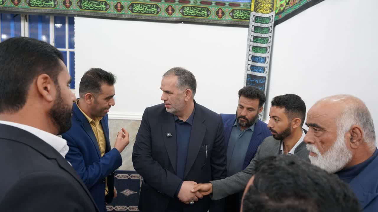 با هماهنگی سید محسن موسوی زاده در بخش اسماعیلیه اهواز انجام شد: نشست مشترک مدیران، معاونین و روسای ادارات و دستگاه های اجرایی با دهیاران، اعضای شوراها و اهالی