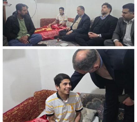 «بمناسبت ولادت حضرت ابوالفضل (ع) و روز جانباز» تفقد و تجلیل از جانباز جنگ ۱۲ روزه (سرباز پدافند) حسن یالی نسب در کوی ولیعصر(عج) شهرستان کارون