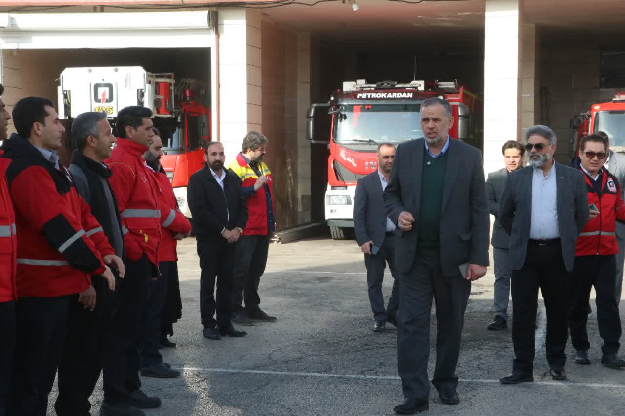 بازدید سید محسن موسوی زاده از سازمان آتش نشانی اهواز و تقدیر از پرسنل زحمتکش این سازمان