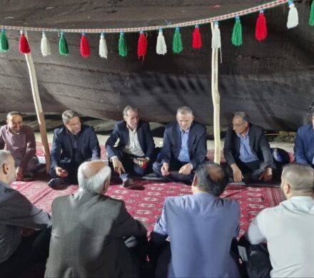 آیین پاسداشت هفته معلم در بهون بختیاری؛ تقدیر از پیشکسوتان فرهنگی خوزستان و نماینده اهواز در بهون بختیاری