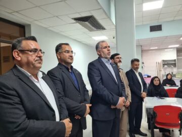 نماینده مردم اهواز،کارون،حمیدیه و باوی در آیین تجلیل از مدیران مدارس عنوان کرد:مدیران و معلمان،بازوان اصلیارتقای آموزش درمدارس هستند /معلم،فراتر از آموزش،پرورش‌دهنده شخصیت دانش‌آموزان است