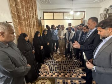 با حضور سیدمحسن موسوی زاده و جمعی از نمایندگان و مسئولین انجام شد/ دیدار با خانواده مرحوم حمودی اهدا کننده عضو در شهرستان کارون